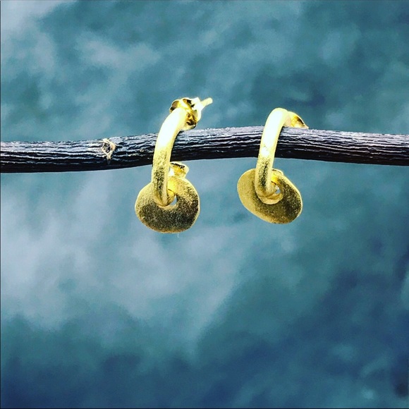 Matana Rustic design minimalist gold earrings - Picture 2 of 4